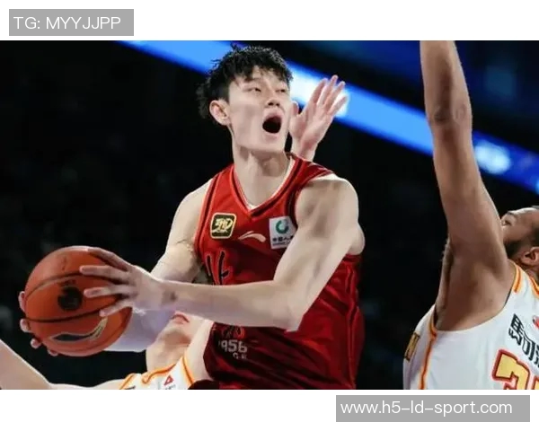 林书豪曾凡博重聚澳门两位首钢7号的精彩时刻回忆