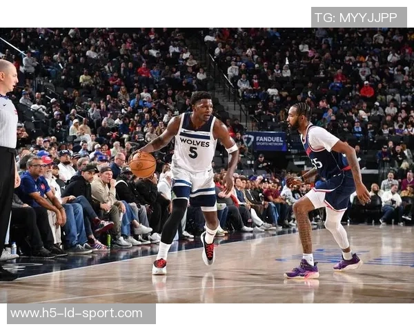 兰德尔全场狂砍32分10篮板6助攻带领球队大胜对手展现统治力