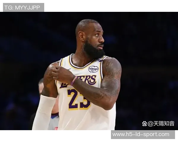 里夫斯赞詹姆斯乐观态度能增强自信心始终保持微笑从不显露低落情绪