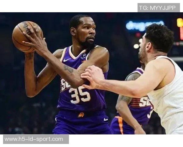 詹姆斯今日无比赛分享高尔夫球乐趣与冰浴恢复瞬间引发球迷热议 詹姆斯今日无比赛分享高尔夫球乐趣与冰浴恢复瞬间引发球迷热议