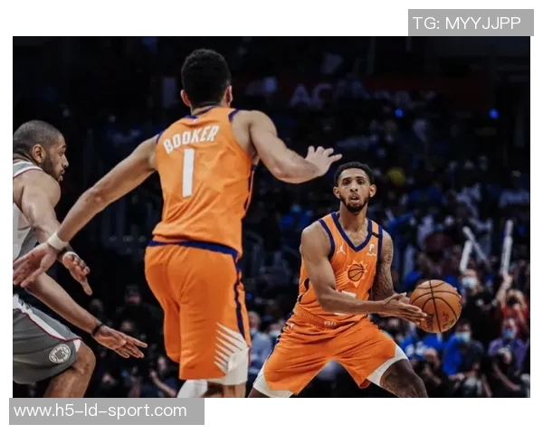 米诺特次节神勇表现五投全中连得12分带领球队一举拉开比分优势 米诺特次节神勇表现五投全中连得12分带领球队一举拉开比分优势