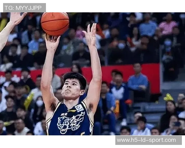 王洪泽表现抢眼10投6中斩获15分8篮板其中5个前场篮板助力球队