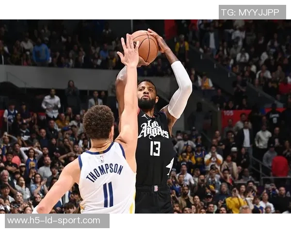 稳扎稳打的表现保罗乔治半场贡献8分5板正负值6展现稳定状态