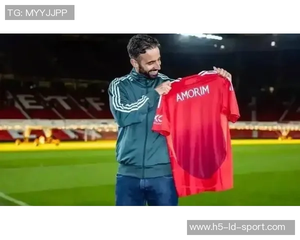 解雇主帅只是表象曼联球迷深知球队问题根源复杂多样