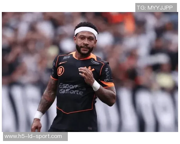 德佩替补席开怀大笑心态超好即便科林蒂安0-1落后依然乐观面对比赛 德佩替补席开怀大笑心态超好即便科林蒂安0-1落后依然乐观面对比赛