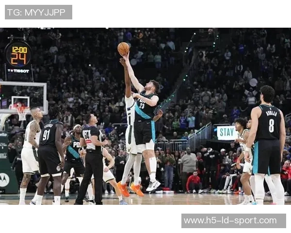 开拓者半场领先雄鹿12分格兰特表现出色杨瀚森未能登场