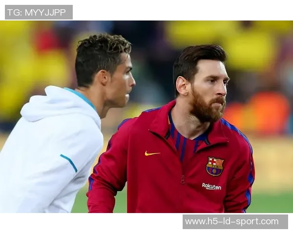 哈兰德社媒晒球鞋照展现幽默一面却依旧保持严肃风格