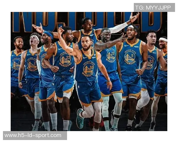 库里赞维金斯为勇士队传奇他的微笑传递团队精神与友谊 库里赞维金斯为勇士队传奇他的微笑传递团队精神与友谊